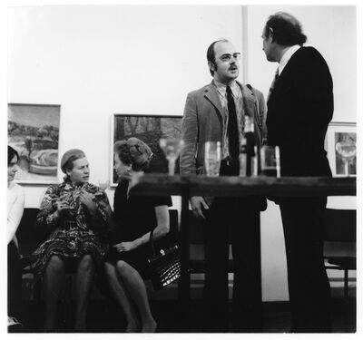 20 Jahre Kunstgemeinschaft die planke, Museum Mönchengladbach 1973, r.: Johannes Cladders, Foto: Unbenannt, Archiv Museum Abteiberg