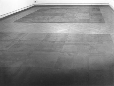 ANDRE, Museum Mönchengladbach 1968, Raum IX (?): Carl Andre, Mönchengladbach Squares, 1968, Foto: Ruth Kaiser, Archiv Museum Abteiberg, © VG Bild-Kunst, Bonn 2022