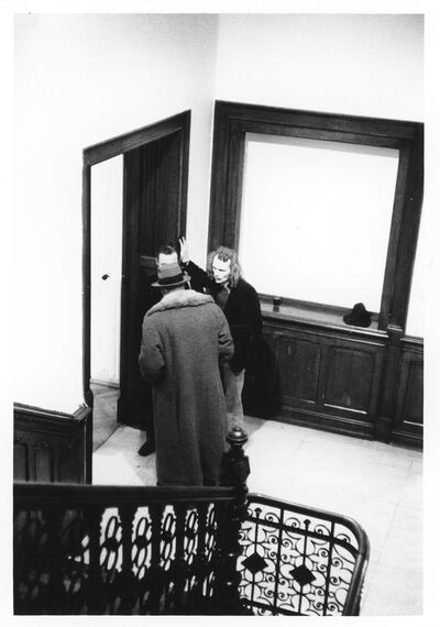 BRACO DIMITRIJEVIĆ, Eröffnung, Museum Mönchengladbach 1975, Joseph Beuys, N.N., Foto: Eckhard Goldberg, Archiv Museum Abteiberg, © Braco Dimitrijević, © Joseph Beuys Estate / VG Bild-Kunst, Bonn 2024
