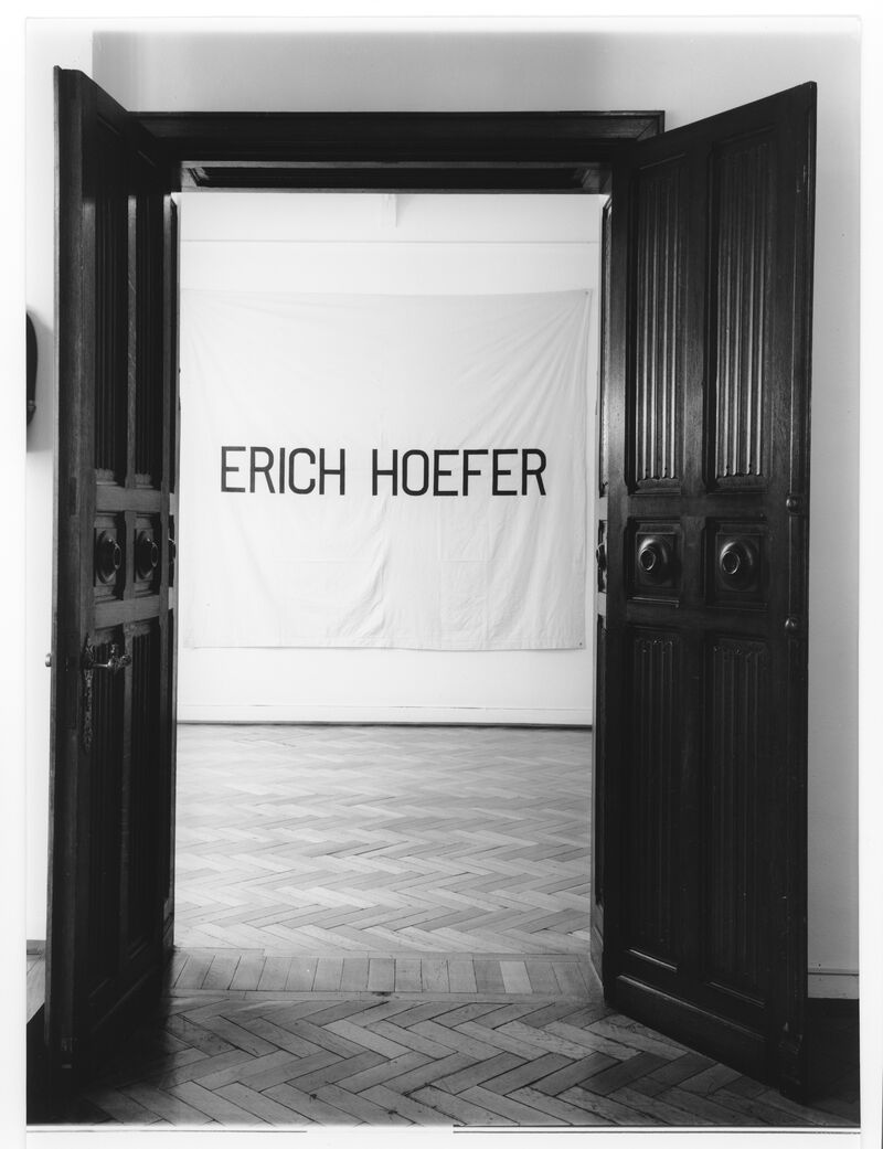 BRACO DIMITRIJEVIĆ, Museum Mönchengladbach 1975, Raum III: "Erich Hoefer", 1975, Foto: Ruth Kaiser, Archiv Museum Abteiberg, © Braco Dimitrijević