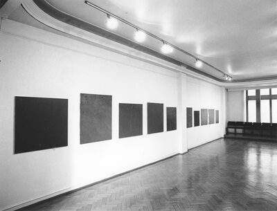 GERHARD RICHTER. Graue Bilder, Museum Mönchengladbach 1974/75, Gartensaal (II), Foto: Archiv Museum Abteiberg, © Gerhard Richter 2022 (05102022).