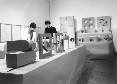 HEERICH, Museum Mönchengladbach 1967, Raum IX, Foto: Ruth Kaiser, Archiv Museum Abteiberg, VG Bild-Kunst, Bonn 2022