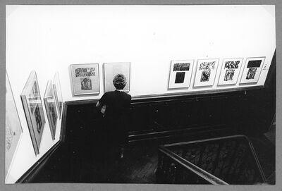 JASPER JOHNS. Das graphische Werk 1960 – 1970, Museum Mönchengladbach 1971, Treppenhaus, Foto: Albert Weber, Archiv Museum Abteiberg, © VG Bild-Kunst, Bonn 2024