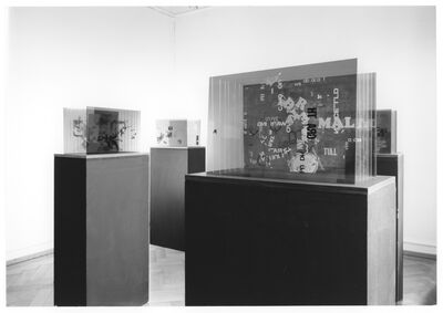 John Cage, Ausstellung und Konzert, Museum Mönchengladbach 1978, Raum IX, Foto: Ruth Kaiser, Archiv Museum Abteiberg