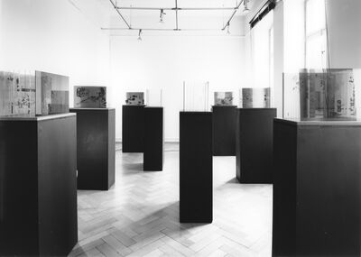 John Cage, Ausstellung und Konzert, Museum Mönchengladbach 1978, Raum IX, Foto: Ruth Kaiser, Archiv Museum Abteiberg