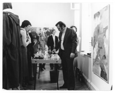 Kunstgemeinschaft die planke und Gäste der planke, Museum Mönchengladbach 1978, Eröffnung, r.: Peter Terkatz, Foto: Ruth Kaiser, Archiv Museum Abteiberg