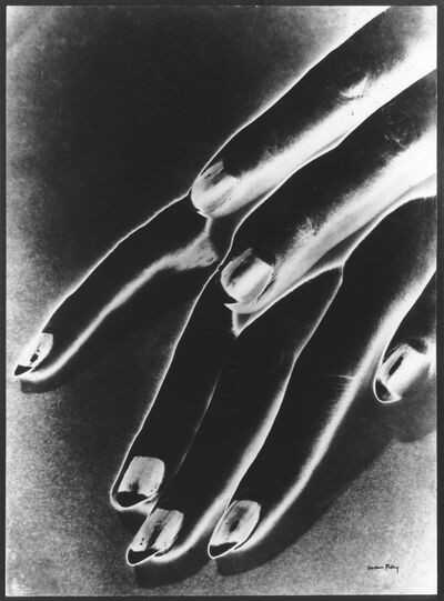 Man Ray, Händestudie (1930/1959), Negativ-Fotografie, Museum Abteiberg