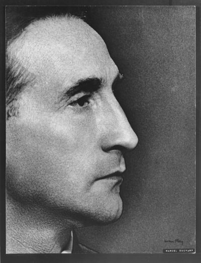 Man Ray, Porträt Marcel Duchamp (1930/1959), Fotografie, Museum Abteiberg