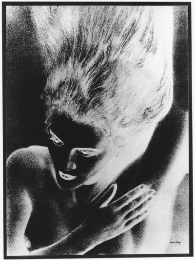 Man Ray, Frau mit wehendem Haar (1930/1959), Negativ-Fotografie, Museum Abteiberg
