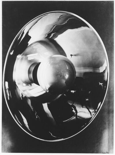 Man Ray, Lampe (1932/1959), Fotografie, Museum Abteiberg