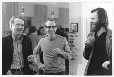 MANZONI, After Show Party bei Karl Heinemann, 25.11.1969, v.l.n.r.: George Brecht, N.N., Jan Voss, Foto: Albert Weber, Archiv Museum Abteiberg