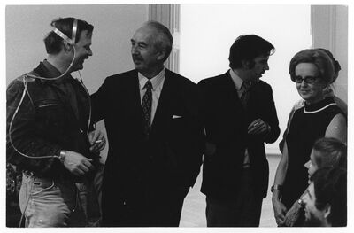 Namenloses Fest im Museum, Museum Mönchengladbach, 4.12.1970, v.l.n.r: Anatol, Karl Heinemann, N.N., Frau Heinemann, Foto: Albert Weber, Archiv Museum Abteiberg