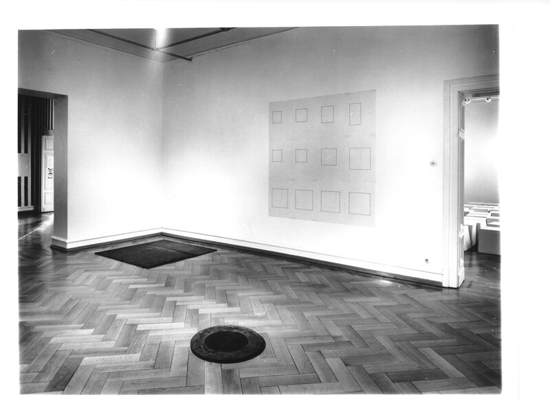 RÄUME (BELEG III), Museum Mönchengladbach 1976, Raum: VIII: Ulrich Rückriem, Ergänzungsstücke, 1971-1975, Foto: Ruth Kaiser, Archiv Museum Abteiberg, © Ulrich Rückriem